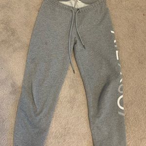 women’s gray Aeropostale sweatpants